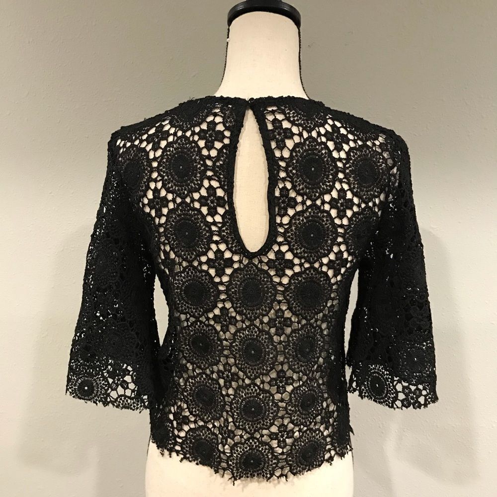 MAKE AN OFFER;) Black lace‎ crop top with short bell sleeves - Picture 5 of 10